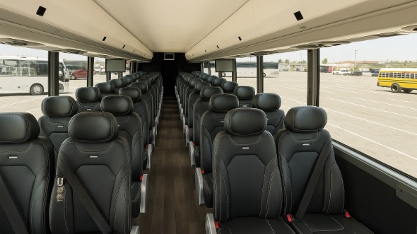 des moines 28 passenger minibus